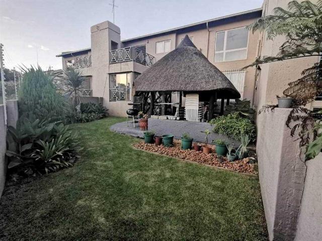Townhouse for sale in Alberton