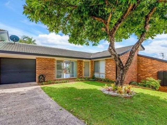 Villa for sale in Banora Point, New South Wales