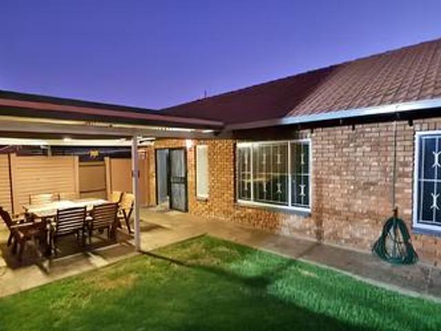 Townhouse for sale in Pierre van Ryneveld, Pretoria
