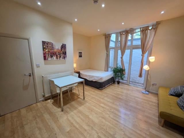 Studio for rent in Brondesbury, Greater London