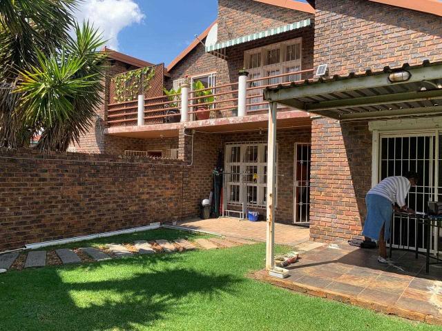 Townhouse for sale in Vosloorus, Gauteng