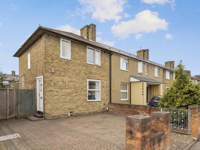 House for rent in London Borough of Sutton, Greater London