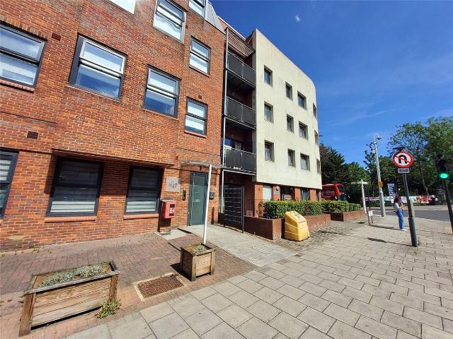Apartment for rent in Kenton, Greater London