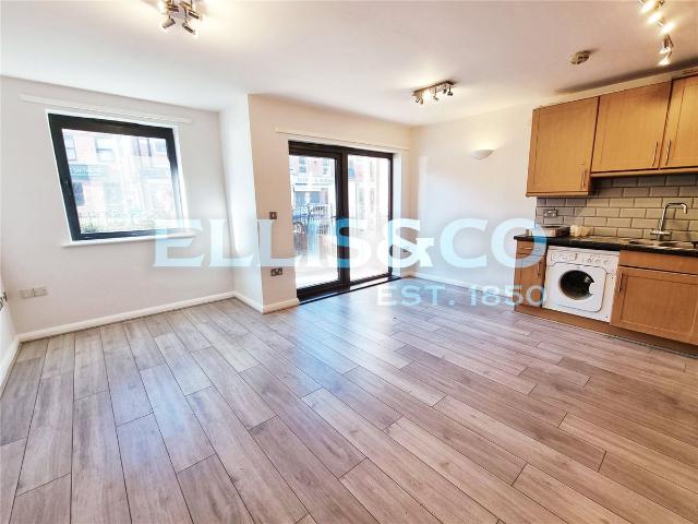 Apartment for rent in Kenton, Greater London