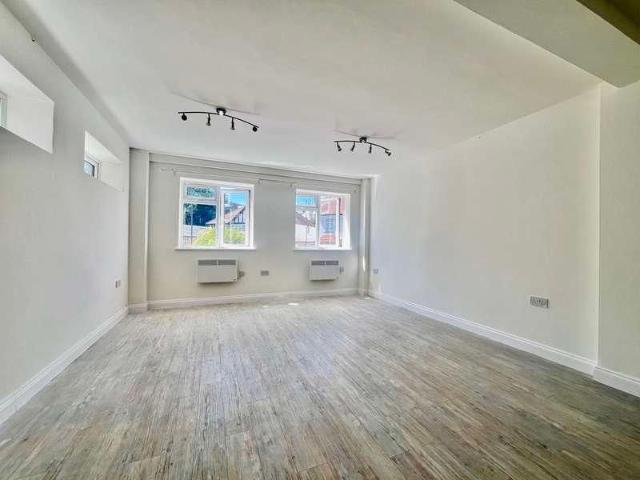 Apartment for rent in Greenhill, Greater London