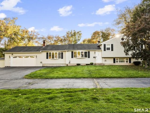 House for sale in Montowese, North Haven