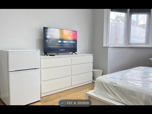 Room for rent in Bowes, Greater London