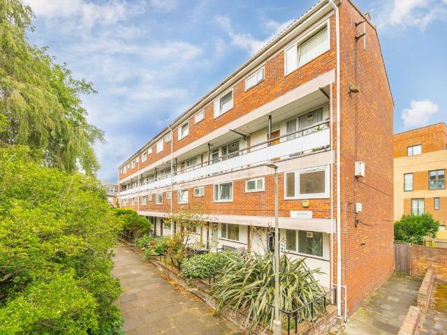 Apartment for rent in Roehampton, Greater London