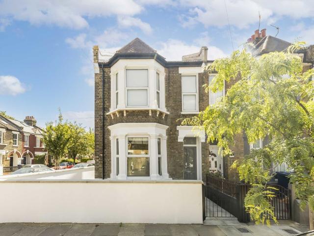House for rent in London Borough of Ealing, Greater London