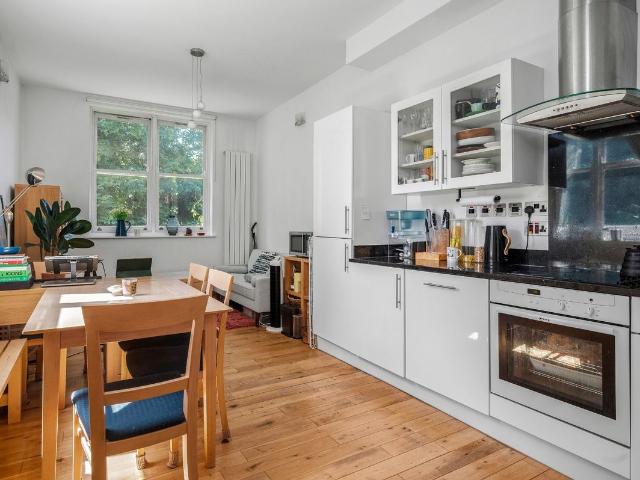 Apartment for rent in Highbury, Greater London