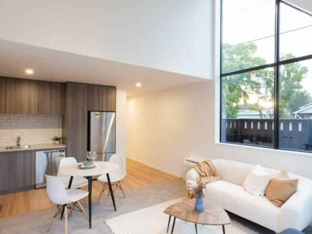Townhouse for rent in Chaslands, Canterbury
