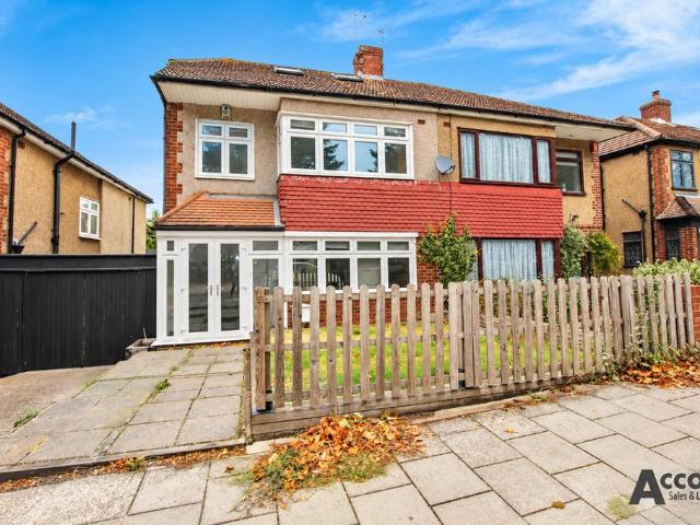 House for rent in London Borough of Havering, Greater London