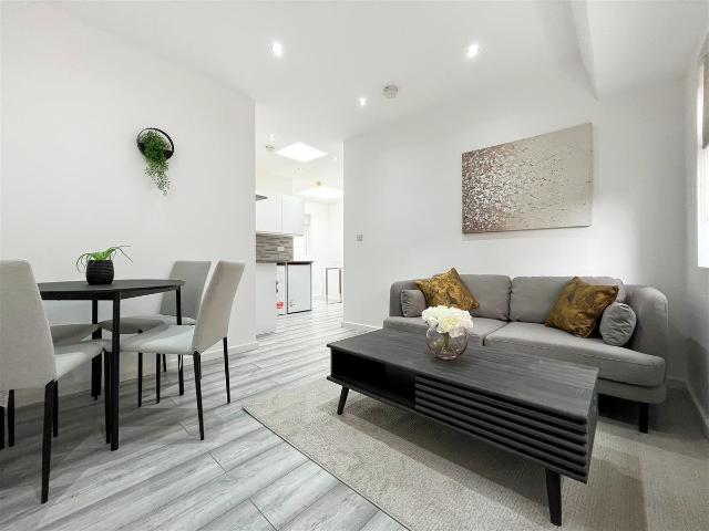 Apartment for rent in Victoria, Greater London