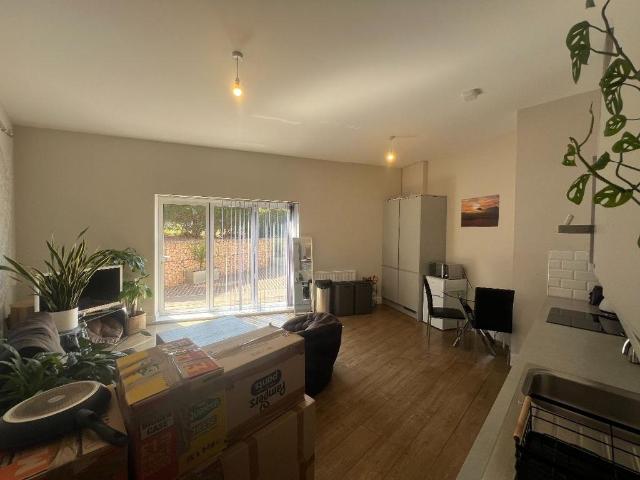 Apartment for rent in Old Malden, Greater London