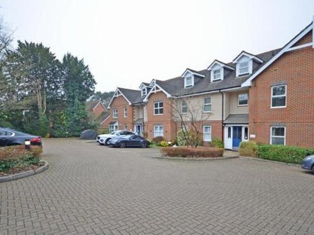 House for sale in Heol-las, Surrey