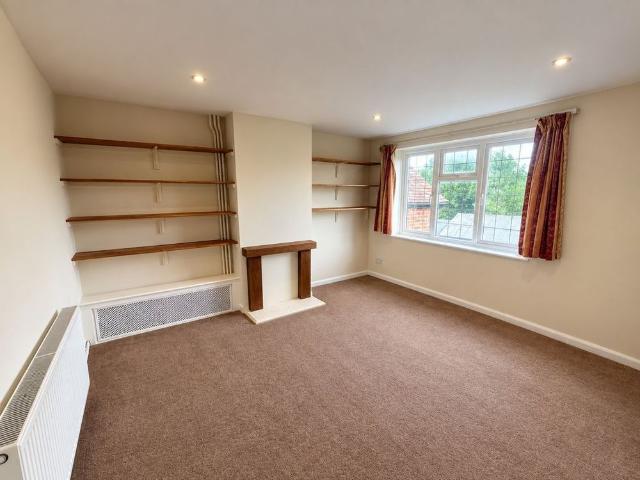 Apartment for rent in Fole, Surrey
