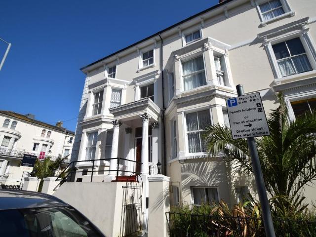 Apartment for rent in Roselands, Eastbourne