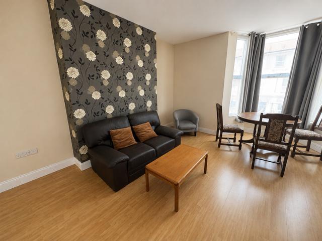 Apartment for rent in Roselands, Eastbourne