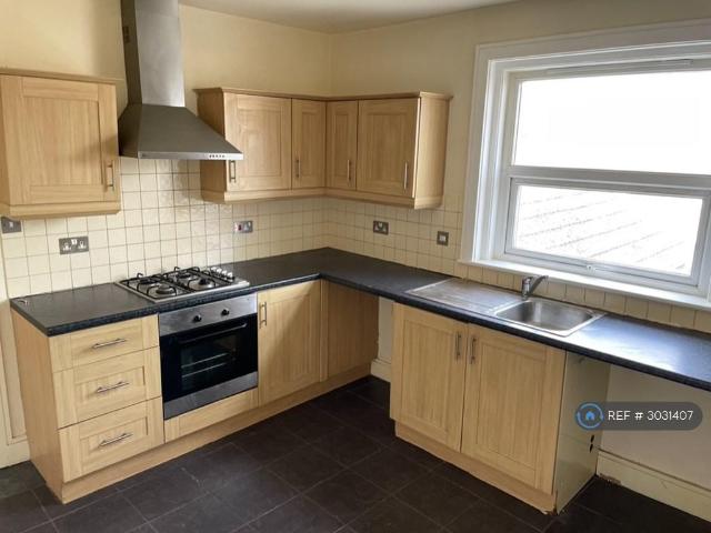 Apartment for rent in Roselands, Eastbourne
