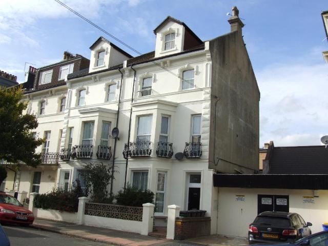Apartment for rent in Roselands, Eastbourne