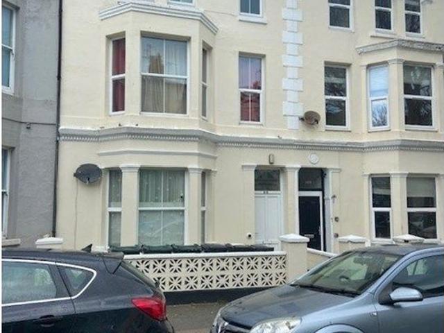 Apartment for rent in Roselands, Eastbourne