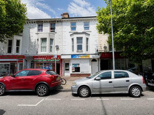 Apartment for rent in Roselands, Eastbourne
