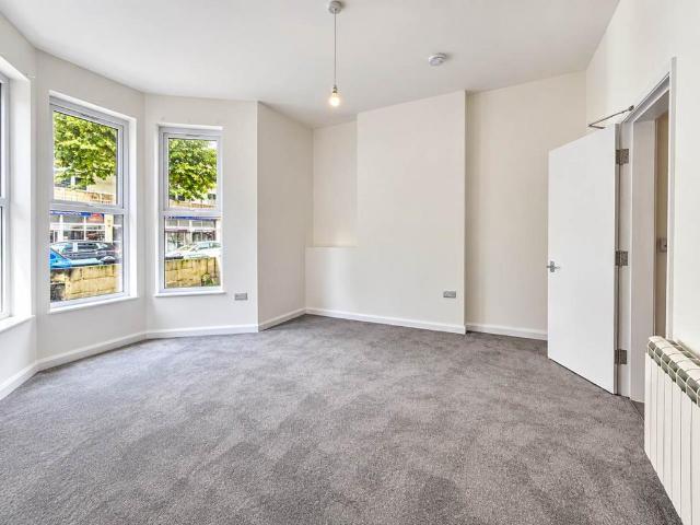 Apartment for rent in Roselands, Eastbourne