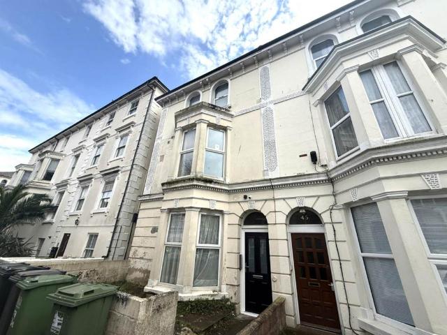 Apartment for rent in Roselands, Eastbourne