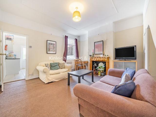 House for rent in Summerstown, Greater London