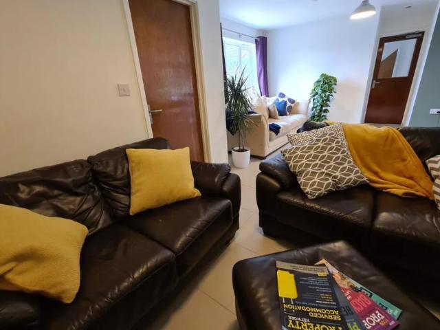 House for rent in Clover Hill, East Bank
