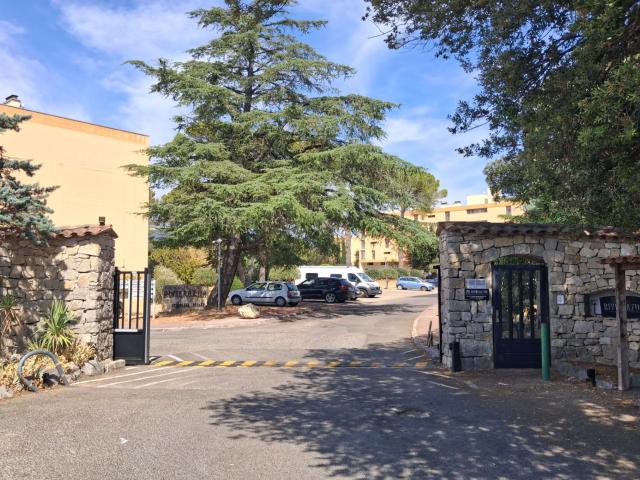 Garage vente à Peymeinade, Alpes-Maritimes