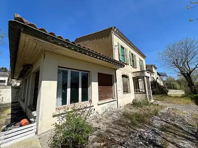 Immeuble vente à Pezens