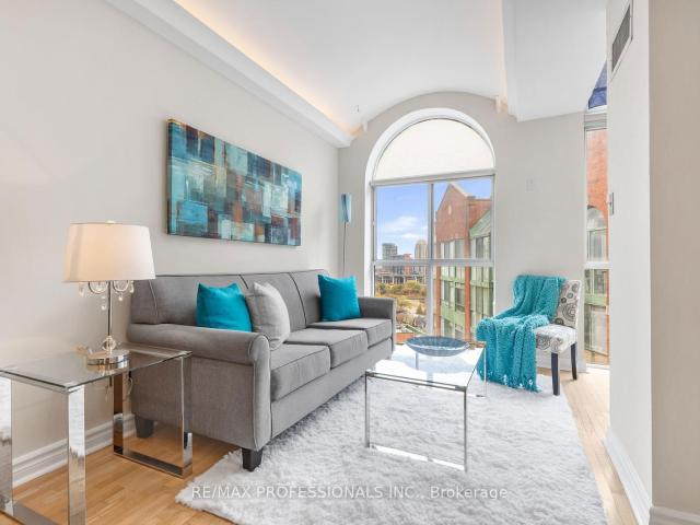 Condo for sale in Toronto, Golden Horseshoe