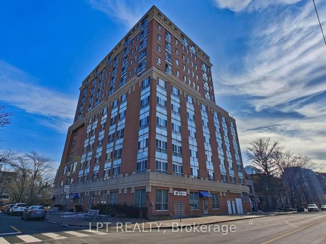 Condo for sale in Toronto—St. Paul's, Toronto