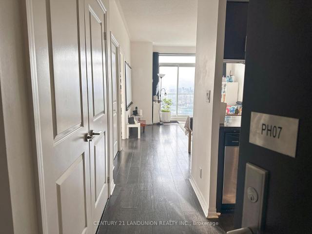 Condo for sale in Toronto, Golden Horseshoe