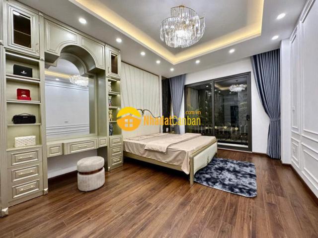 Nhà mặt phố bán