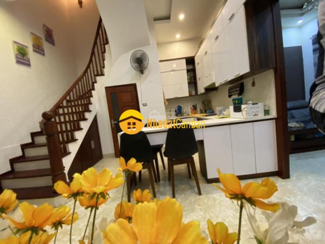 Nhà mặt phố bán
