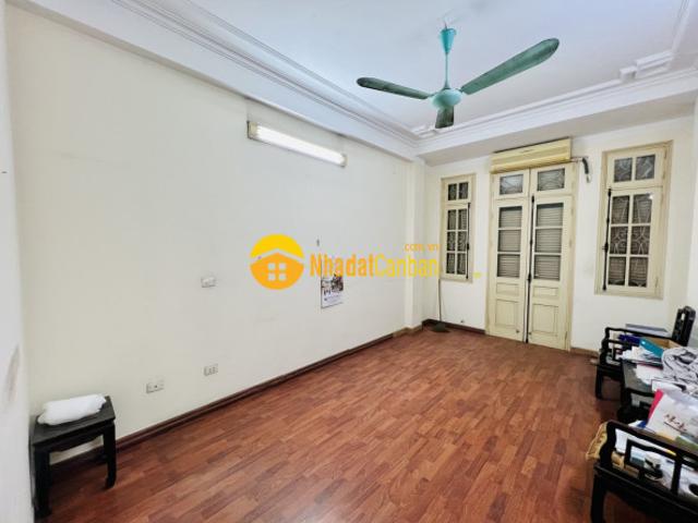 Nhà mặt phố bán