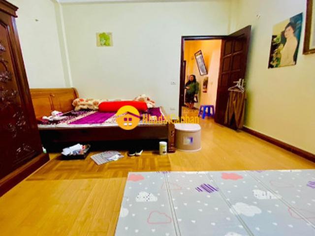 Nhà mặt phố bán