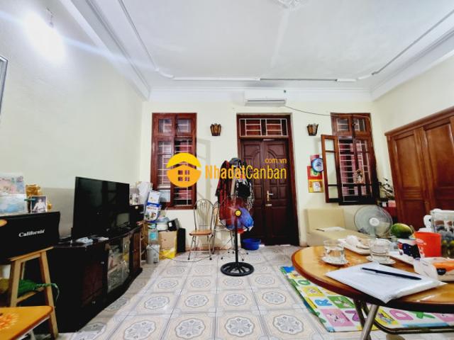 Nhà mặt phố bán