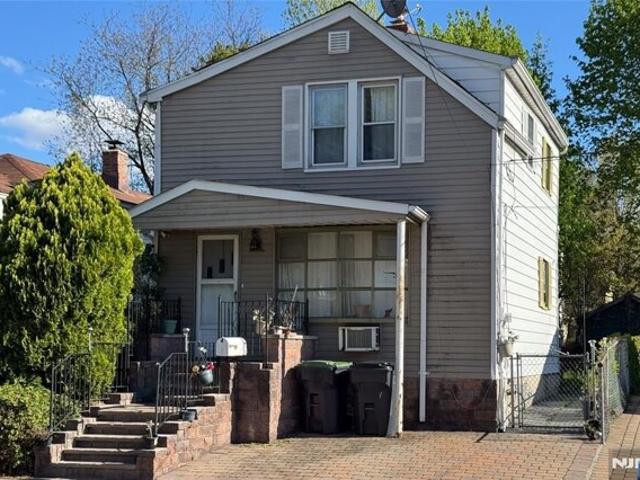 House for sale in Bergenfield, New Jersey