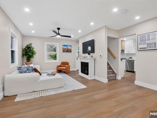 House for sale in Bergenfield, New Jersey