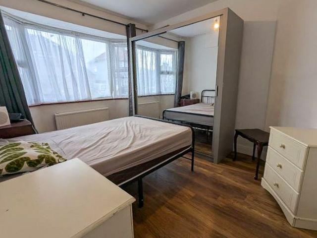 House for rent in South Hornchurch, Greater London