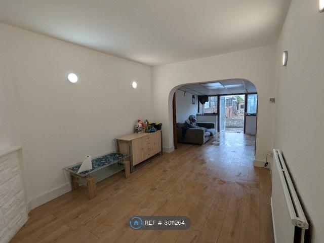 House for rent in South Hornchurch, Greater London