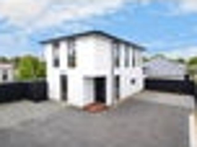 Townhouse for rent in Heathcote, Canterbury