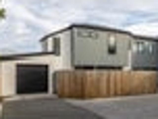 Townhouse for rent in Heathcote, Canterbury