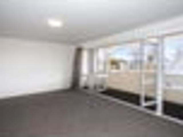 Townhouse for rent in Heathcote, Canterbury