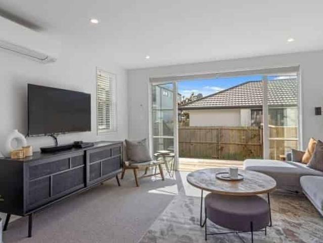 Townhouse for rent in Heathcote, Canterbury