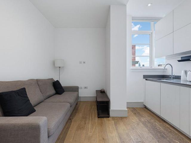 Apartment for rent in St. George in the East, Greater London