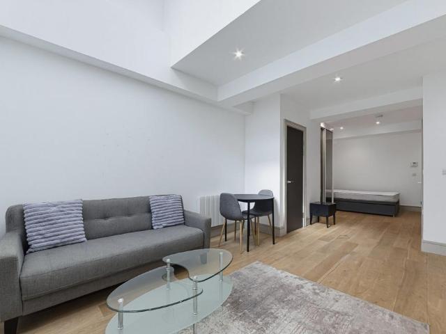 Apartment for rent in St. George in the East, Greater London